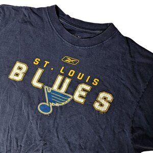 St Louis Blues Men's T Shirt Size Medium Navy Blue Logo Short Sleeve Crew Neck